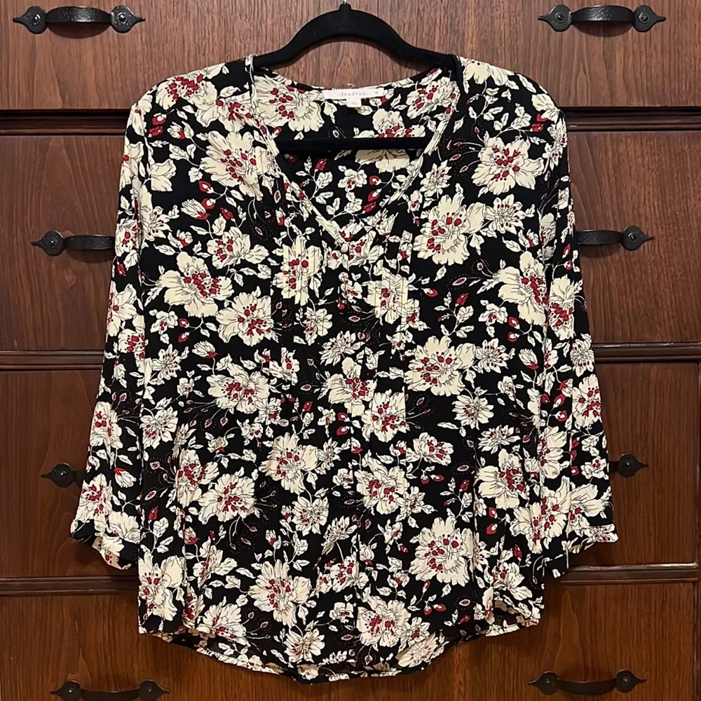 Floral blouse - Picture 1 of 3